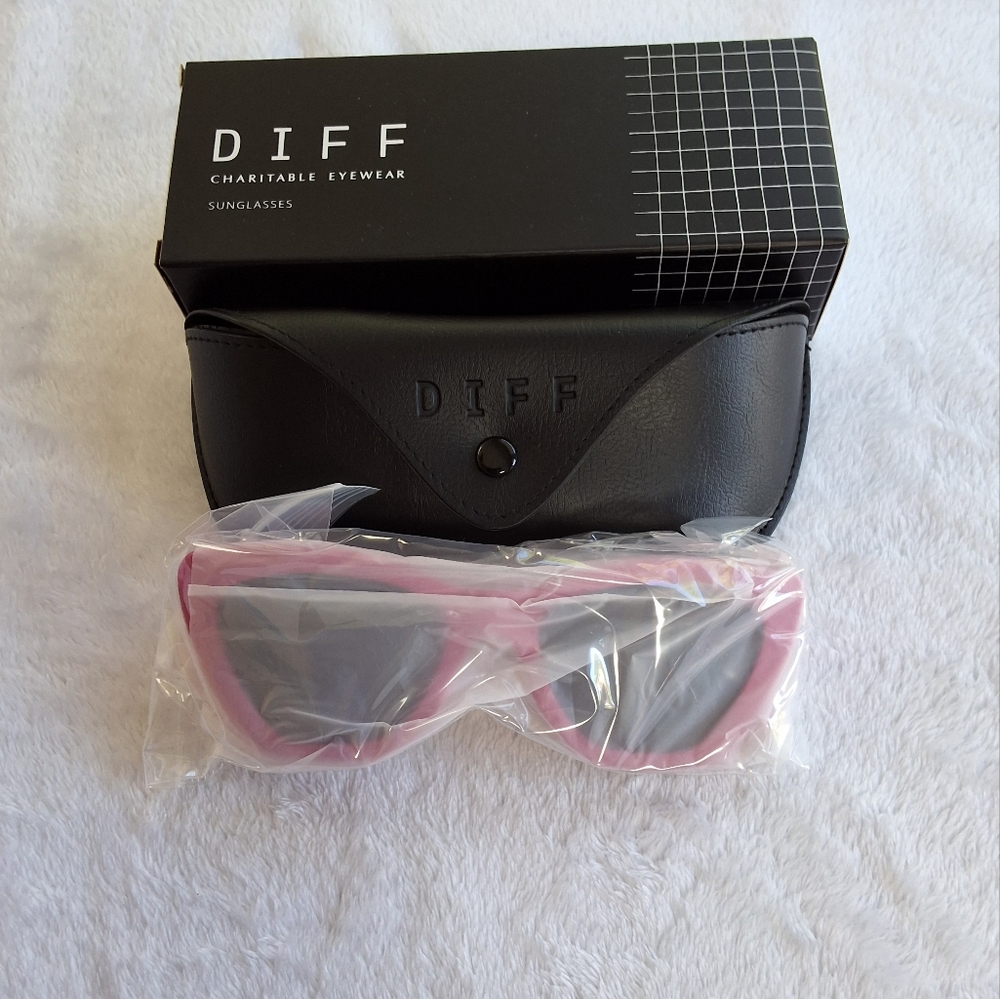 Diff Eyewear Pink and Black Sunglasses Modern Design
